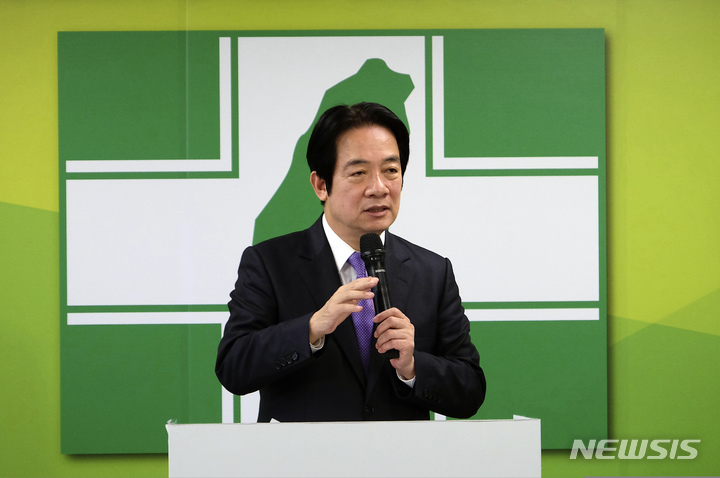 [타이베이(대만)=AP/뉴시스] 내년 대만 총통 선거에 집권 민진당 후보로 출마하는 라이칭더 현 부총통이 중국이 주장하는 ‘하나의 중국’ 원칙을 수용할 수 없다는 입장을 재확인했다. 사진은 지난 1월 18일 라이 부총통이 기자회견 중인 모습. 2023.06.05 