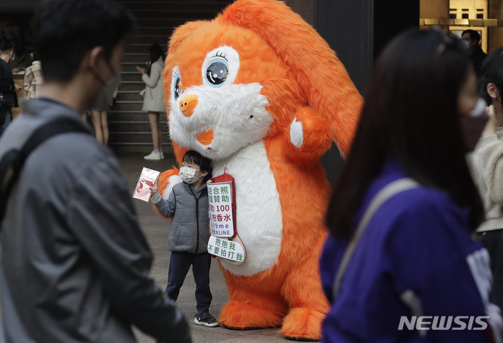 대만 코로나 신규 2만7350명·총 948만3267명...22명 숨져
