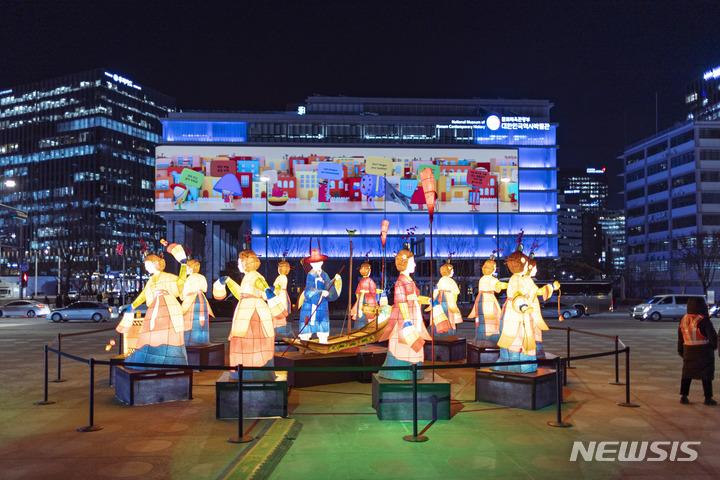 [서울=뉴시스]연휴 기간 서울 곳곳에서는 세시풍속 체험부터 전통공연, 민속놀이 등 다양한 행사가 마련된다. (사진=서울시 제공). 2023.01.21. photo@newsis.com