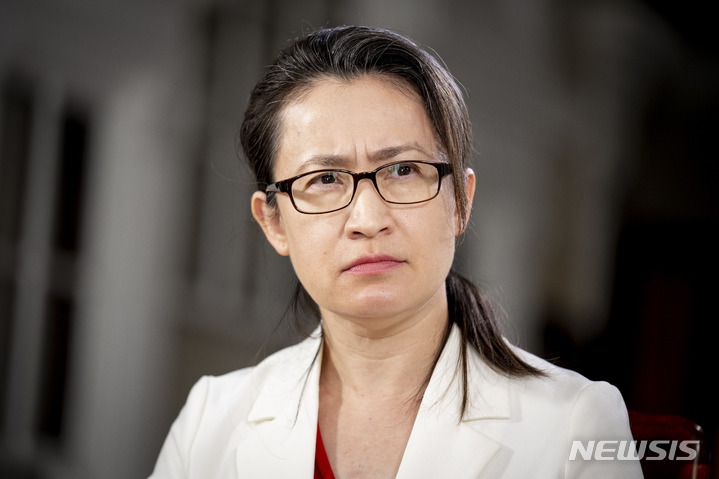 [워싱턴=AP/뉴시스] 중국이 대만 독립 성향의 인사들을 '완고한 대만 독립분자'라고 표현하면서 명단을 공표했다. 명단에는 샤오메이친 대만 부총통 등이 포함됐다. 사진은 지난해 1월20일 AP통신과 인터뷰 중인 샤오 당시 주미 대만경제문화대표부 대표. 2024.8.7