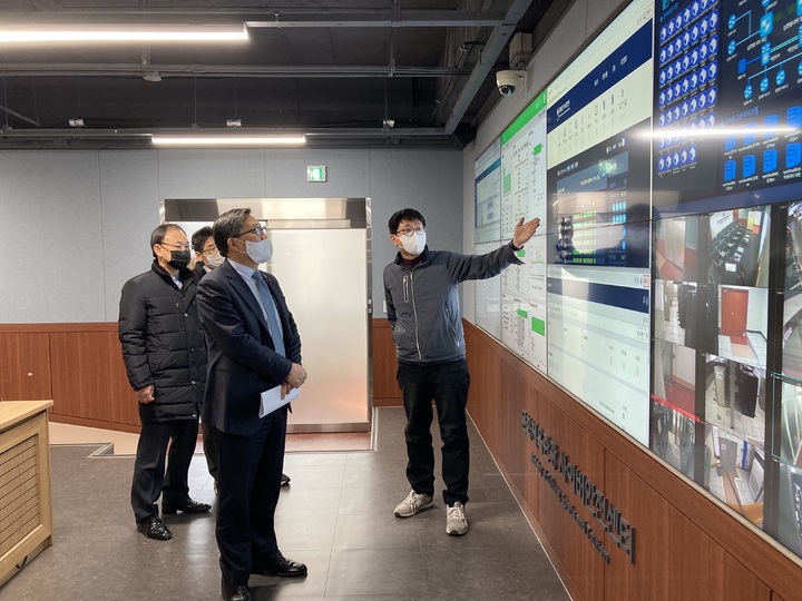 중국 해커조직이 우리 정부 부처와 공공기관에 대한 해킹을 예고한 가운데 문화체육관광부 전병극 1차관이 25일 대전 문화체육관광 사이버안전센터를 방문, 대응 상황을 점검하고 철저한 대응을 당부했다. (사진=문화체육관광부 제공) photo@newsis.com *재판매 및 DB 금지