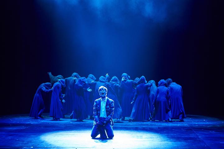 [서울=뉴시스]'다윈 영의 악의 기원' 공연 사진. (사진=서울예술단 제공) 2023.01.25. photo@newsis.com *재판매 및 DB 금지