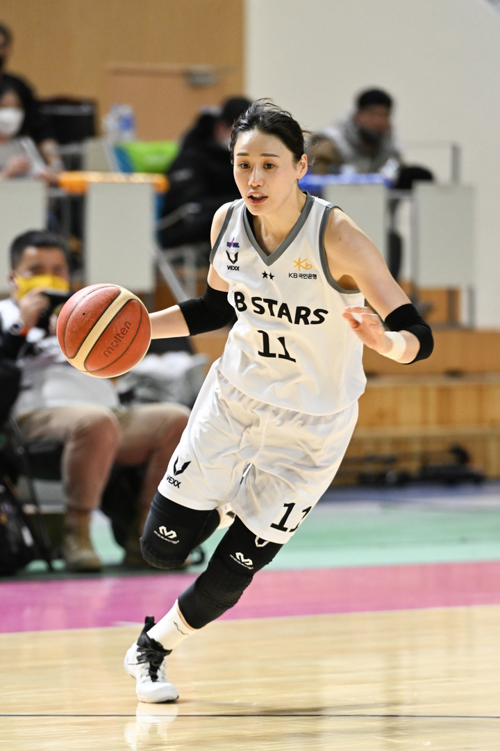 [서울=뉴시스] 여자프로농구 청주 KB국민은행의 강이슬. (사진 = WKBL 제공) *재판매 및 DB 금지