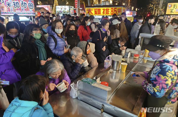 대만 코로나 신규 2만2991명·총 966만8845명...73명 숨져