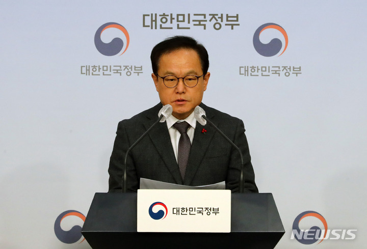 [서울=뉴시스] 김승호 인사혁신처장이 지난 1월26일 오전 서울 종로구 정부서울청사 별관에서 연두 업무보고 사전 브리핑을 하고 있다. 2023.01.27. dahora83@newsis.com