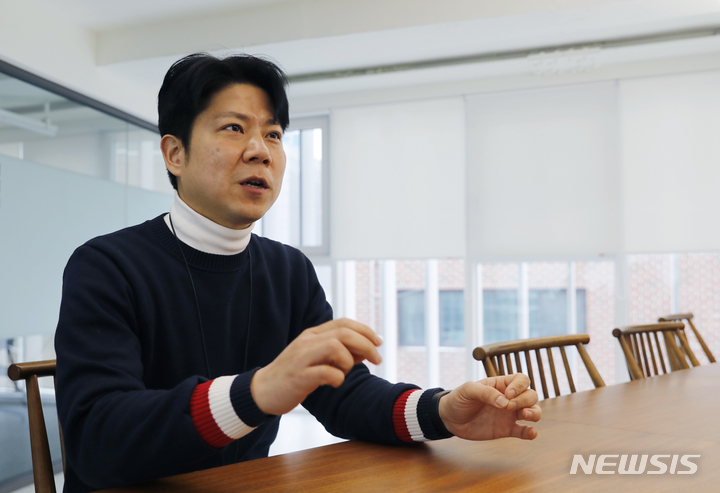 [서울=뉴시스] 고승민 기자 = 3D 인테리어 플랫폼 '어반베이스' 하진우 대표가 서울 강남구 어반베이스 본사에서 뉴시스와 인터뷰를 하고 있다. 2023.01.31. kkssmm99@newsis.com