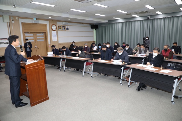 박범인 금산군수가 27일 군청 다용도회의실에서 신년 기자회견을 열고 있다. 2023. 01 27 금산군 *재판매 및 DB 금지