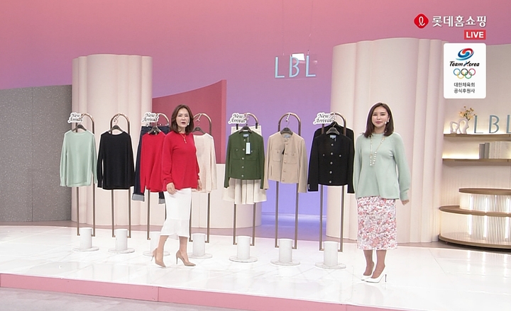 2022년 SS 패션 상품 방송 이미지(사진=롯데홈쇼핑 제공) *재판매 및 DB 금지