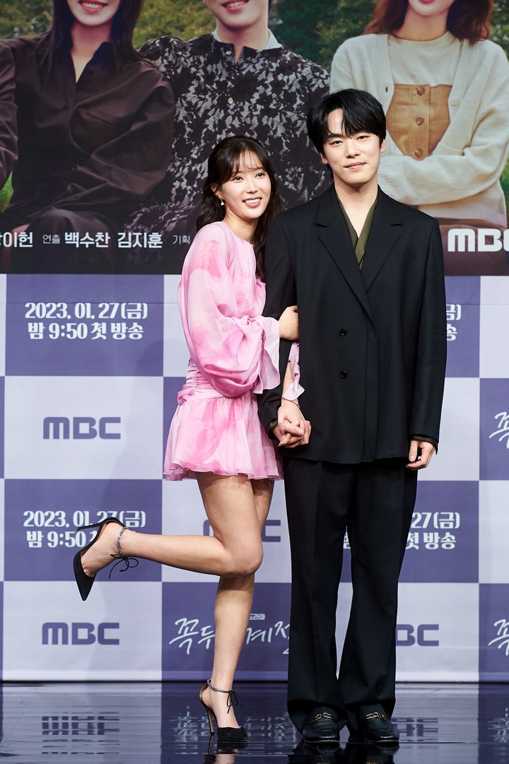 임수향(왼쪽), 김정현