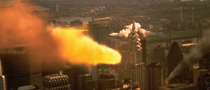 영화 '아마겟돈' 스틸컷. 미국 뉴욕시에 떨어진 유성우가 도시를 파괴하고 있다. (사진=월트 디즈니 픽처스) *재판매 및 DB 금지