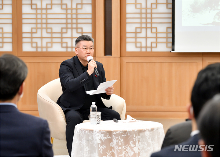 [서울=뉴시스]유병호 감사원 사무총장이 4~6일 감사운영방향에 대한 이해를 제고하고 공직자로서의 소양을 함양하기 위해 연초 직원특별교육을 진행하고 있다. (사진=감사원 제공) 2023.01.27. photo@newsis.com