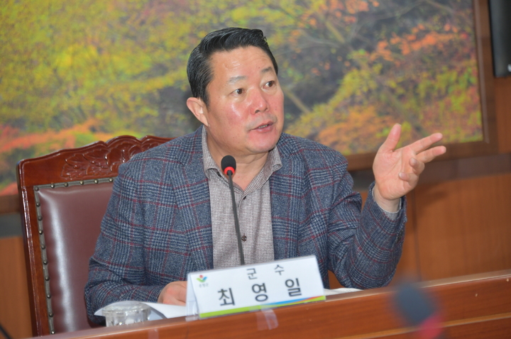 순창군의 '2023년도 주요업무 추진계획 보고회', 최영일 군수가 올 한해 연초계획대로 차질 없는 업무를 당부하고 있다. *재판매 및 DB 금지