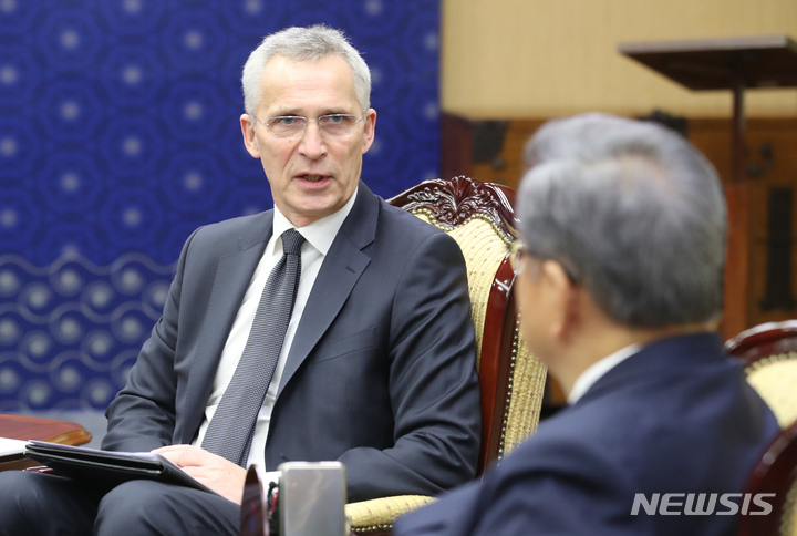 [서울=뉴시스] 김명원 기자 = 옌스 스톨텐베르그 북대서양조약기구(NATO) 사무총장이 29일 서울 종로구 외교부에서 열린 박진 외교부 장관과의 면담에서 발언하고 있다. 2023.01.29. kmx1105@newsis.com