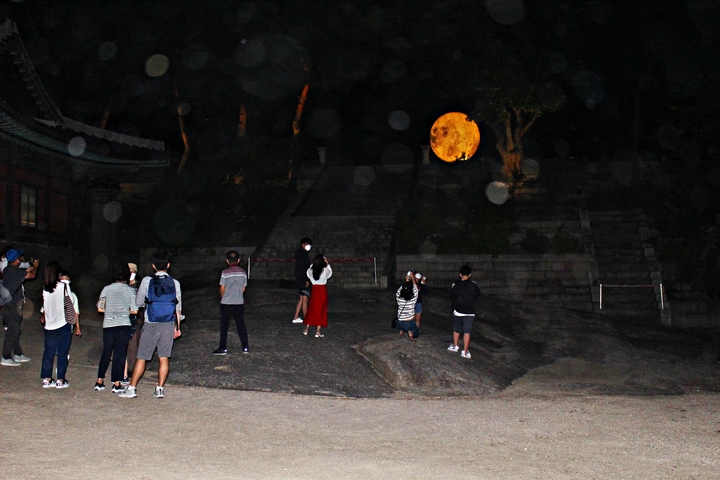 [서울=뉴시스] 2021년 '궁궐에 내려온 보름달' 행사 현장 (사진=문화재청 제공) 2023.01.30. photo@newsis.com&nbsp; *재판매 및 DB 금지