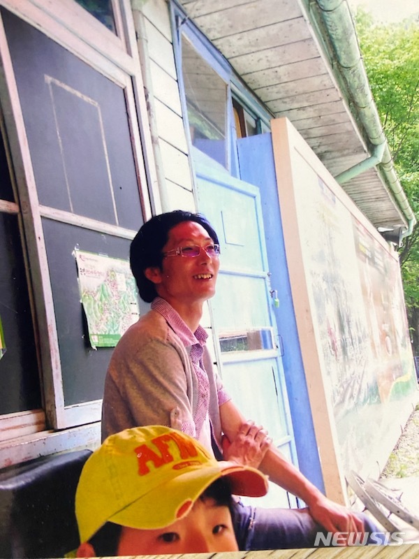 [서울=뉴시스]한국장기조직기증원은 윤광희(53)씨가 지난 18일 충남대병원에서 뇌사 장기기증으로 심장, 간장, 신장(좌·우)을 기증해 4명의 생명을 살리고 생을 마감했다고 30일 밝혔다. (사진= 한국장기조직기증원 제공) 2023.01.30.