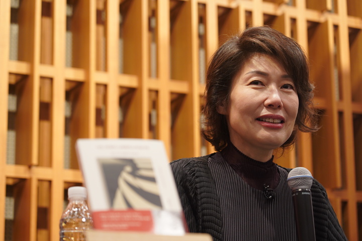 [서울=뉴시스]피아니스트 백혜선이 30일 서울 강남구 오드포트에서 '나는 좌절의 스페셜리스트입니다' 출간 기념 기자간담회를 진행하고 있다. (사진=마스트미디어 제공) 2023.01.30. photo@newsis.com *재판매 및 DB 금지