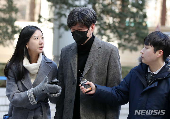 [서울=뉴시스] 조수정 기자 = 남욱 변호사가 30일 오전 서울 서초구 서울중앙지법에서 열린 '대장동 개발 사업 로비·특혜 의혹' 관련 1심 속행 공판에 출석하고 있다. (공동취재사진) 2023.01.30. chocrystal@newsis.com