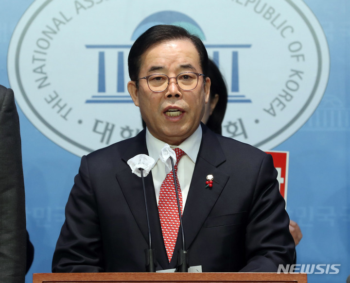 [서울=뉴시스] 전진환 기자 = 박성중 국민의힘 의원이 30일 오전 서울 여의도 국회 소통관에서 열린 최고위원 출마선언 기자회견에서 발언하고 있다.&nbsp; 2023.01.30. amin2@newsis.com