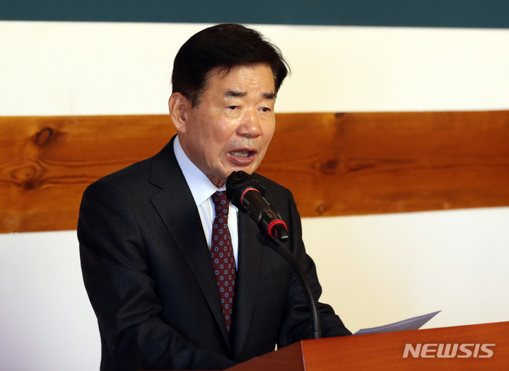 [서울=뉴시스] 이영환 기자 = 김진표 국회의장이 30일 오전 서울 여의도 국회 사랑재에서 열린 경제외교자문위원회 위촉식 및 제1차 회의에서 인사말을 하고 있다. 2023.01.30. 20hwan@newsis.com