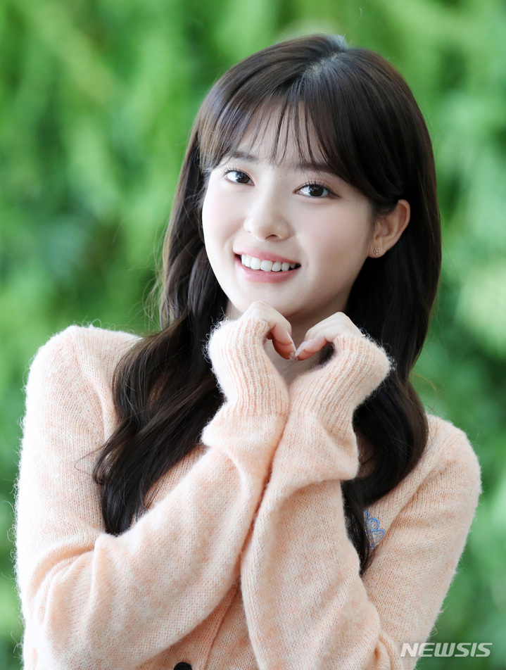 [서울=뉴시스] 김진아 기자 = MBC 드라마 ‘금혼령’에서 화윤 역으로 활약한 배우 조수민이 30일 서울 중구 뉴시스 본사에서 뉴시스와 인터뷰에 앞서 포즈를 취하고 있다. 2023.01.31. bluesda@newsis.com