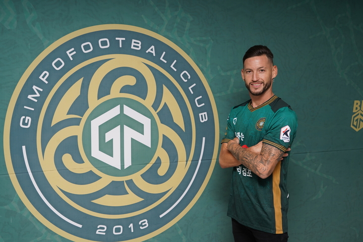 [서울=뉴시스]파블로 곤잘레스 영입사진. 2023.01.31. (사진=김포FC 제공) *재판매 및 DB 금지