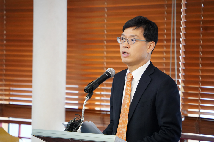 [서울=뉴시스]안철경 보험연구원장은 31일 서울 영등포구의 한 회의공간에서 기자간담회를 개최하고 올해 운영 방향을 밝혔다.(사진=보험연구원 제공)2023.01.31 photo@newsis.com *재판매 및 DB 금지