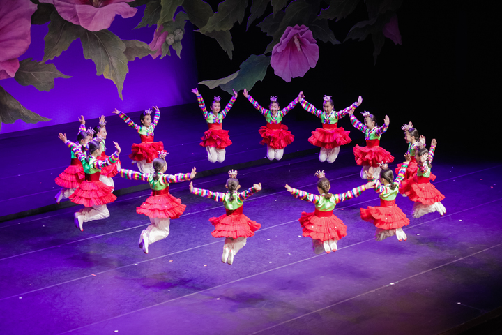 [서울=뉴시스]리틀엔젤스예술단 공연 사진. (사진=리틀엔젤스예술단 제공) 2023.01.31. photo@newsis.com *재판매 및 DB 금지