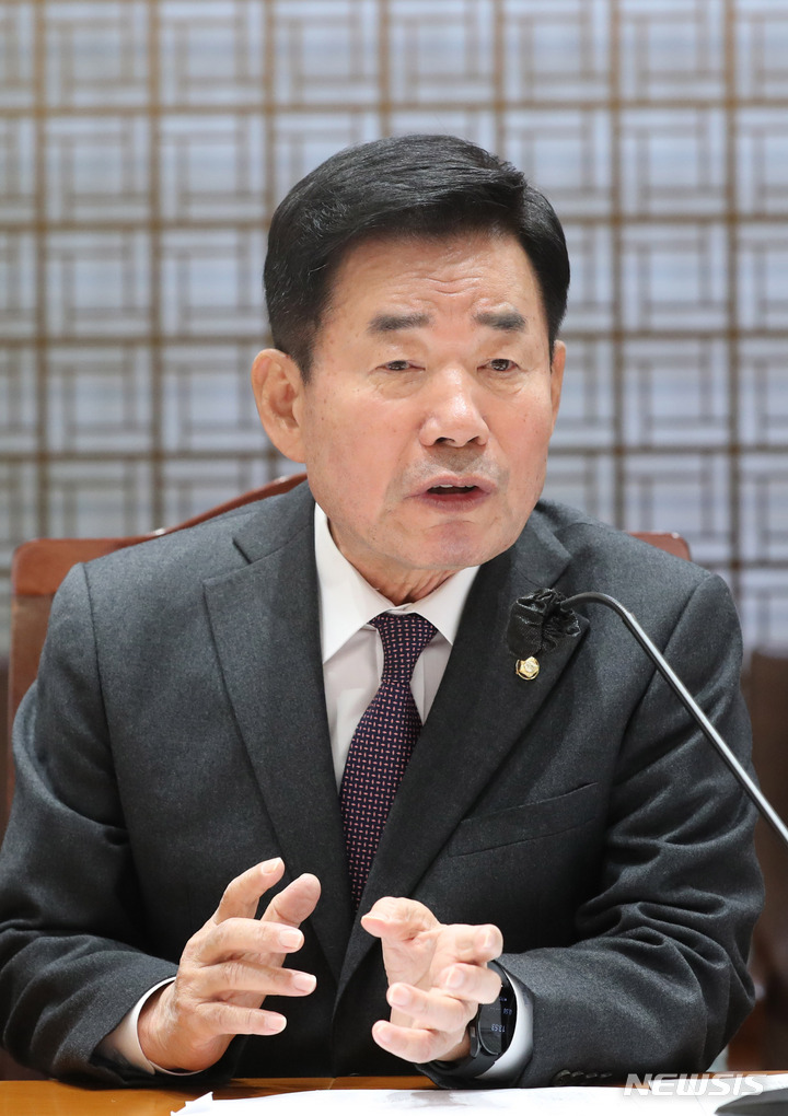 [서울=뉴시스] 전진환 기자 = 김진표 국회의장이 31일 오후 서울 여의도 국회에서 열린 헌법개정 및 정치제도 개선 자문위원회 전체회의에서 인사말을 하고 있다.&nbsp; 2023.01.31. amin2@newsis.com