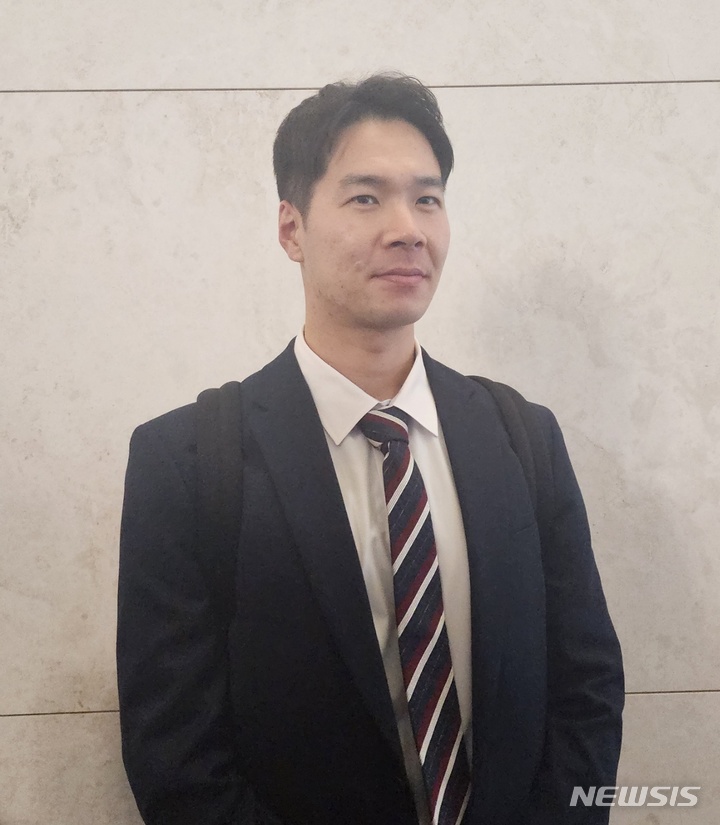 [인천공항=뉴시스]김주희 기자=KIA 타이거즈 김대유가 30일 인천국제공항에서 스프링캠프 출국 전 인터뷰하고 있다. 2023.01.10.