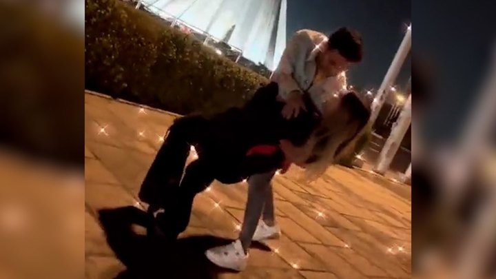 이란의 20대 커플이 거리에서 함께 춤추는 영상을 인스타그램에 공개한 뒤 총 10년에 달하는 징역형이 선고됐다. 출처: 트위터 @PooyanMoghadasi *재판매 및 DB 금지
