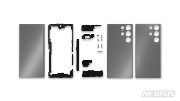 [서울=뉴시스]갤럭시 S23 울트라에 적용된 재활용 소재 부품. (사진=삼성전자 제공)