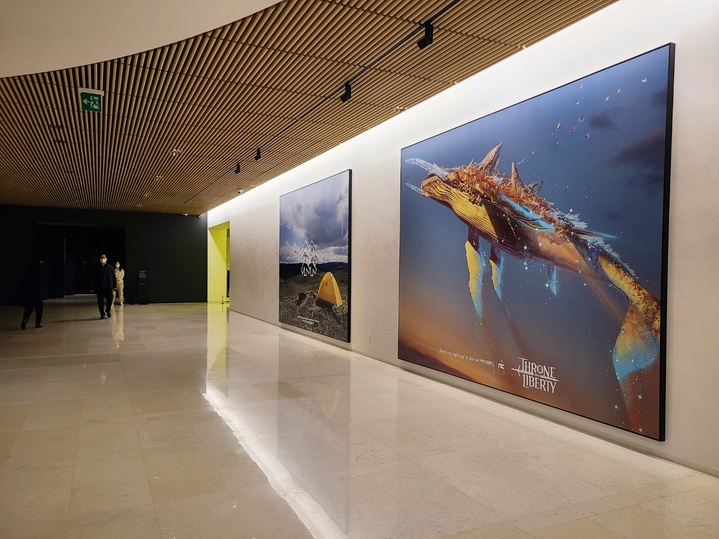 1일 서울 용산구 리움미술관에서 열리고 있는 마우리치오 카텔란(Maurizio Cattelan) 기획전 'WE'에 TL 원화가 전시됐다.(사진=엔씨소프트) *재판매 및 DB 금지