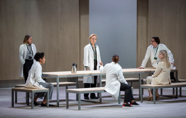 [서울=뉴시스]네덜란드 인터내셔널 시어터 암스테르담의 '더 닥터' 공연 사진. (사진=국립극장/Dim Balsem 제공) 2023.02.01. photo@newsis.com&nbsp; *재판매 및 DB 금지