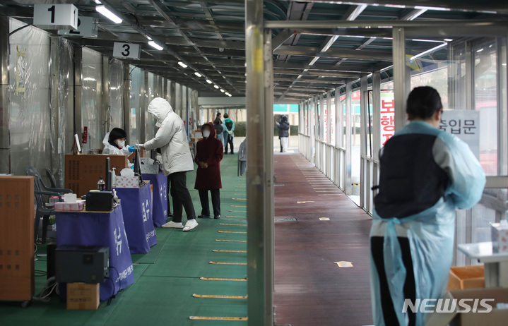 충북 408명 코로나19 신규 확진…전주보다 77명 줄어