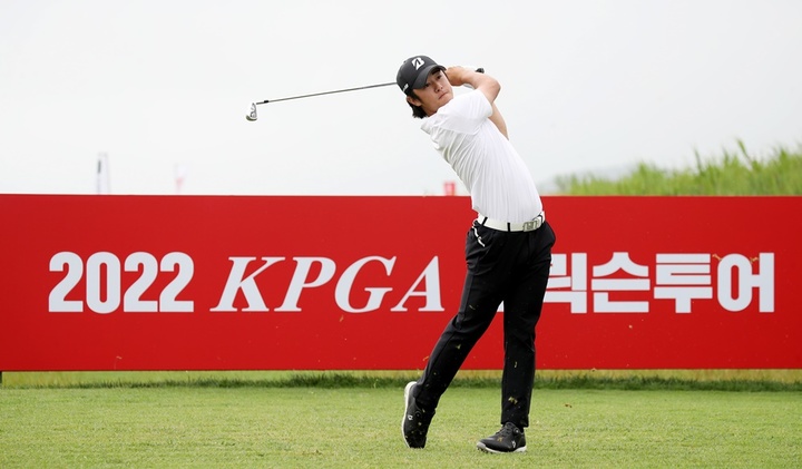 [서울=뉴시스]올해 KPGA 코리안투어에 데뷔하는 김근우의 지난해 KPGA 스릭슨투어 활동 시절 모습. 2023.02.02. (사진=KPGA 제공)&nbsp; *재판매 및 DB 금지