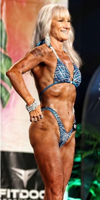 [서울=뉴시스] 꾸준한 몸 만들기가 결실을 맺은 일레네는 보디빌딩 대회에 직접 참가하기도 했다 (사진출처: 인스타그램 캡처) 2023.02.02. *재판매 및 DB 금지