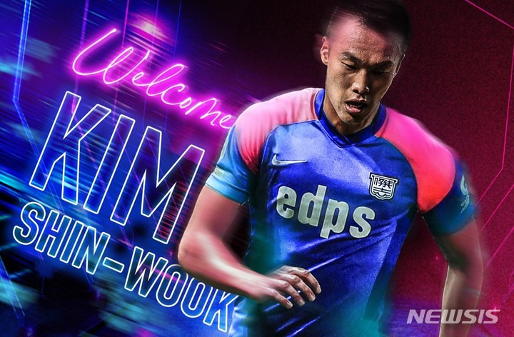 [서울=뉴시스]장신 공격수 김신욱, 홍콩 키치 이적 확정…2026년까지 (사진 = 키치 홈페이지 캡처)