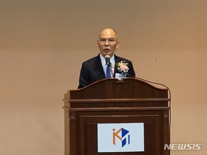 [평택=뉴시스]&nbsp; 국제대학교 제12대 총장으로 취임한 이권현 박사 (사진 = 국제대학교 제공)