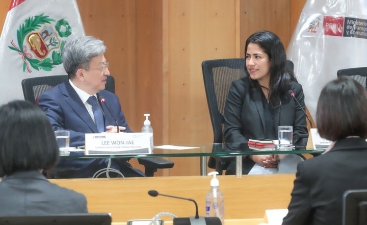이원재 국토교통부 제1차관이 지난달 31일 오전 빠올라 라사르테(Paola Lazarte) 페루 교통통신부장관을 면담하고 있다.(사진 제공=국토부) *재판매 및 DB 금지