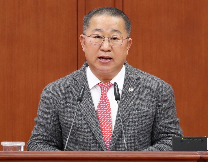 [대전=뉴시스] 조명휘 기자 = 이한영(국민의힘·서구6) 대전시의원이 2일 제269회 임시회 시정질문에서 3대하천 체육시설 정비를 촉구하고 있다. (사진= 대전시의회 제공) 2023.02.02. photo@newsis.com *재판매 및 DB 금지