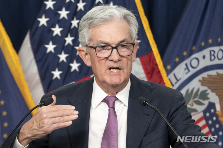 [워싱턴=AP/뉴시스] 제롬 파월 미국 연방준비제도이사회 의장이 1일(현지시간) 미국 워싱턴 연방준비제도이사회에서 기자회견을 하고 있다. 2023.02.02.