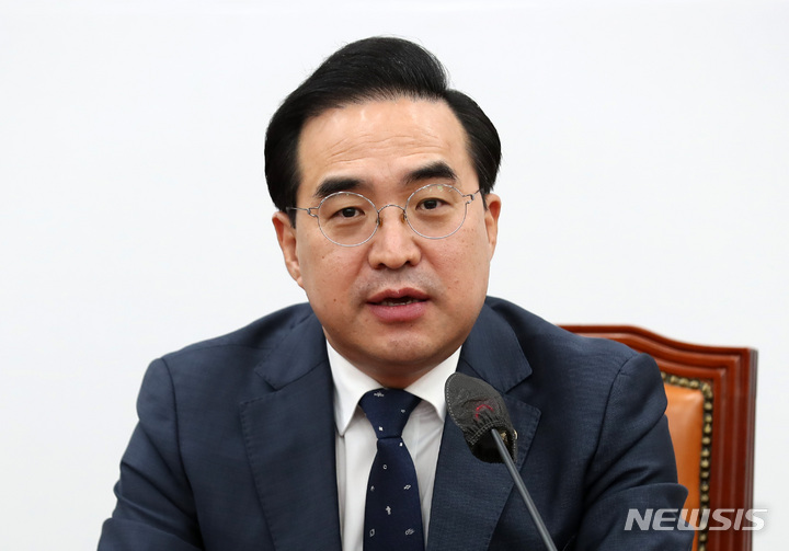 [서울=뉴시스] 이영환 기자 = 박홍근 더불어민주당 원내대표가 2일 오전 서울 여의도 국회에서 열린 정책조정회의에서 발언하고 있다. 2023.02.02. 20hwan@newsis.com