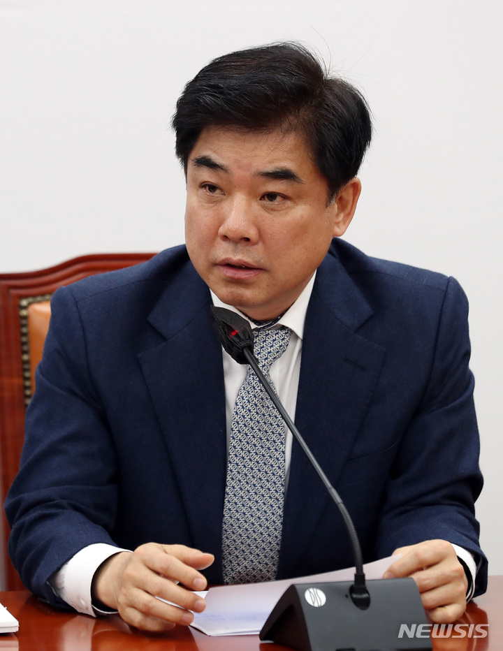 [서울=뉴시스] 이영환 기자 = 김병욱 더불어민주당 정책위 수석부의장이 2일 오전 서울 여의도 국회에서 열린 정책조정회의에서 발언을 하고 있다. 2023.02.02. 20hwan@newsis.com