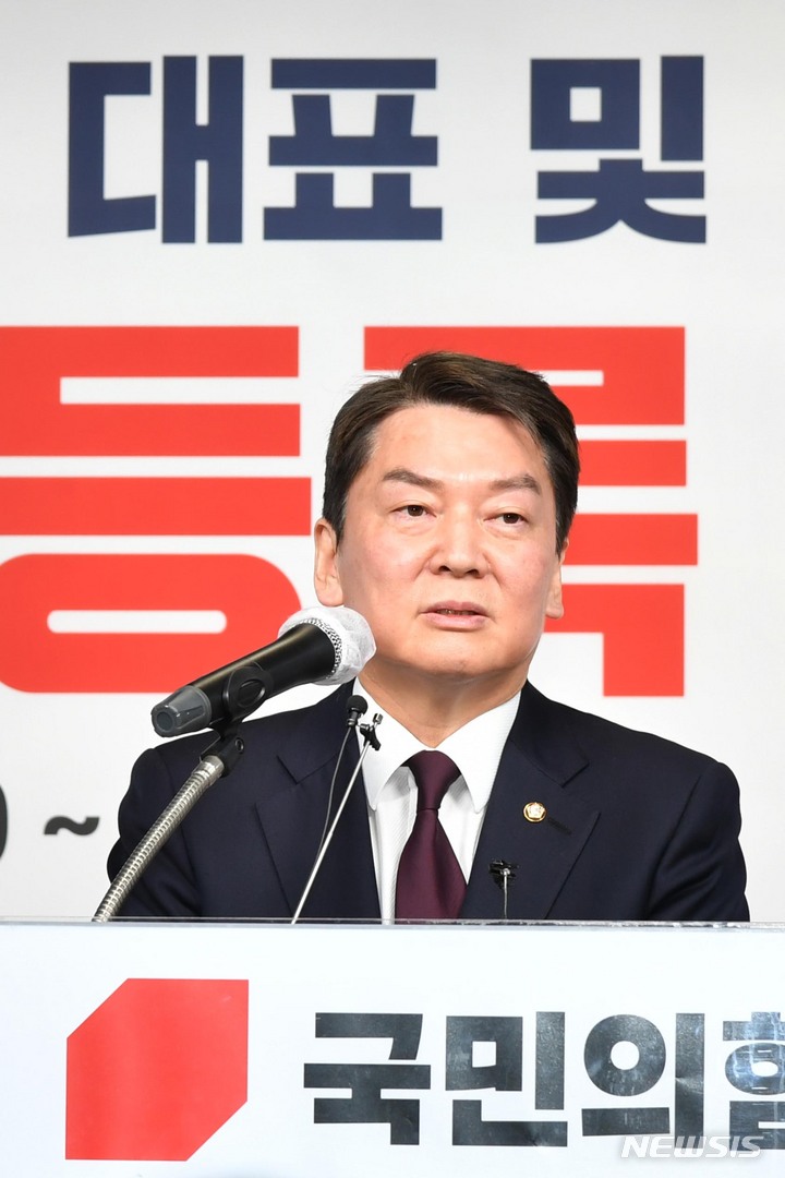 [서울=뉴시스] 고범준 기자 = 국민의힘 당권주자인 안철수 의원이 2일 서울 여의도 중앙당사에서 후보 등록을 마치고 정견발표를 하고 있다. (공동취재사진) 2023.02.02. photo@newsis.com