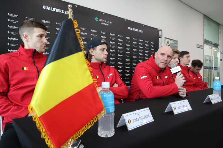 [서울=뉴시스] 고승민 기자 = 2일 서울 올림픽공원 실내테니스경기장에서 열린 2023 데이비스컵 최종본선진출전 벨기에 선수단 기자회견에서 요한 반 헤르크 감독이 취재진 질문에 답하고 있다. 2023.02.02. kkssmm99@newsis.com