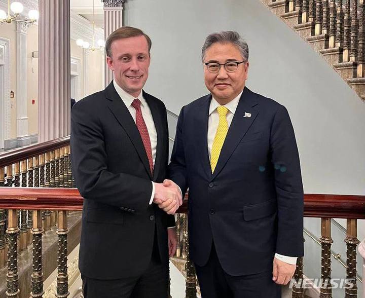 [서울=뉴시스]방미 중인 박진 외교부 장관은 2일(현지시간) 제이크 설리번 미 국가안보보좌관을 백악관에서 면담했다. (사진=외교부 제공) 2023.02.03. photo@newsis.com