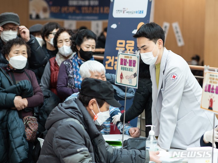 [인천=뉴시스] 이루비 기자 = 인천노인종합문화회관, 정월대보름 맞이 어울림 한마당 행사. (사진=인천시설공단 제공)