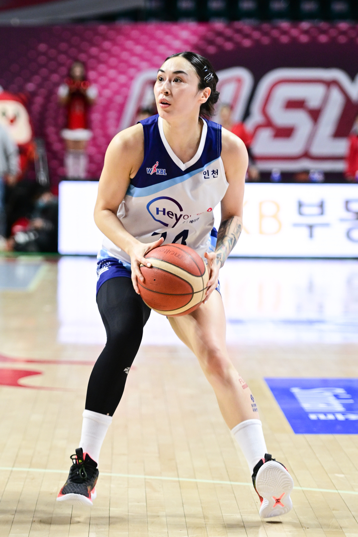 [서울=뉴시스] 여자프로농구 인천 신한은행의 김소니아. (사진 = WKBL 제공) *재판매 및 DB 금지