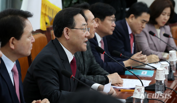 [서울=뉴시스] 이영환 기자 = 주호영 국민의힘 원내대표가 3일 오전 서울 여의도 국회에서 열린 원내대책회의에서 발언을 하고 있다. 2023.02.03. 20hwan@newsis.com