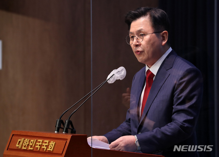 [서울=뉴시스] 이영환 기자 = 황교안 국민의힘 당대표 후보가 3일 오전 서울여의도 국회 소통관에서 당대표 출마 선언 기자회견을 하고 있다. 2023.02.03. 20hwan@newsis.com